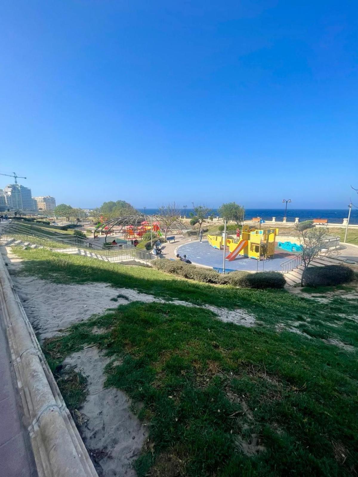 Aron Seaviews Apartment Слима Екстериор снимка