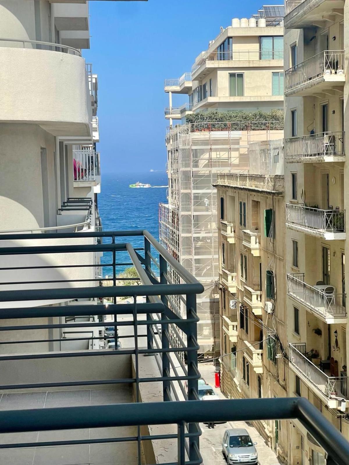 Aron Seaviews Apartment Слима Екстериор снимка